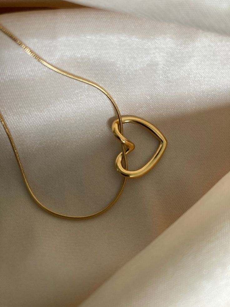 18KT Gold Plated Tied Heart Pendant Necklace